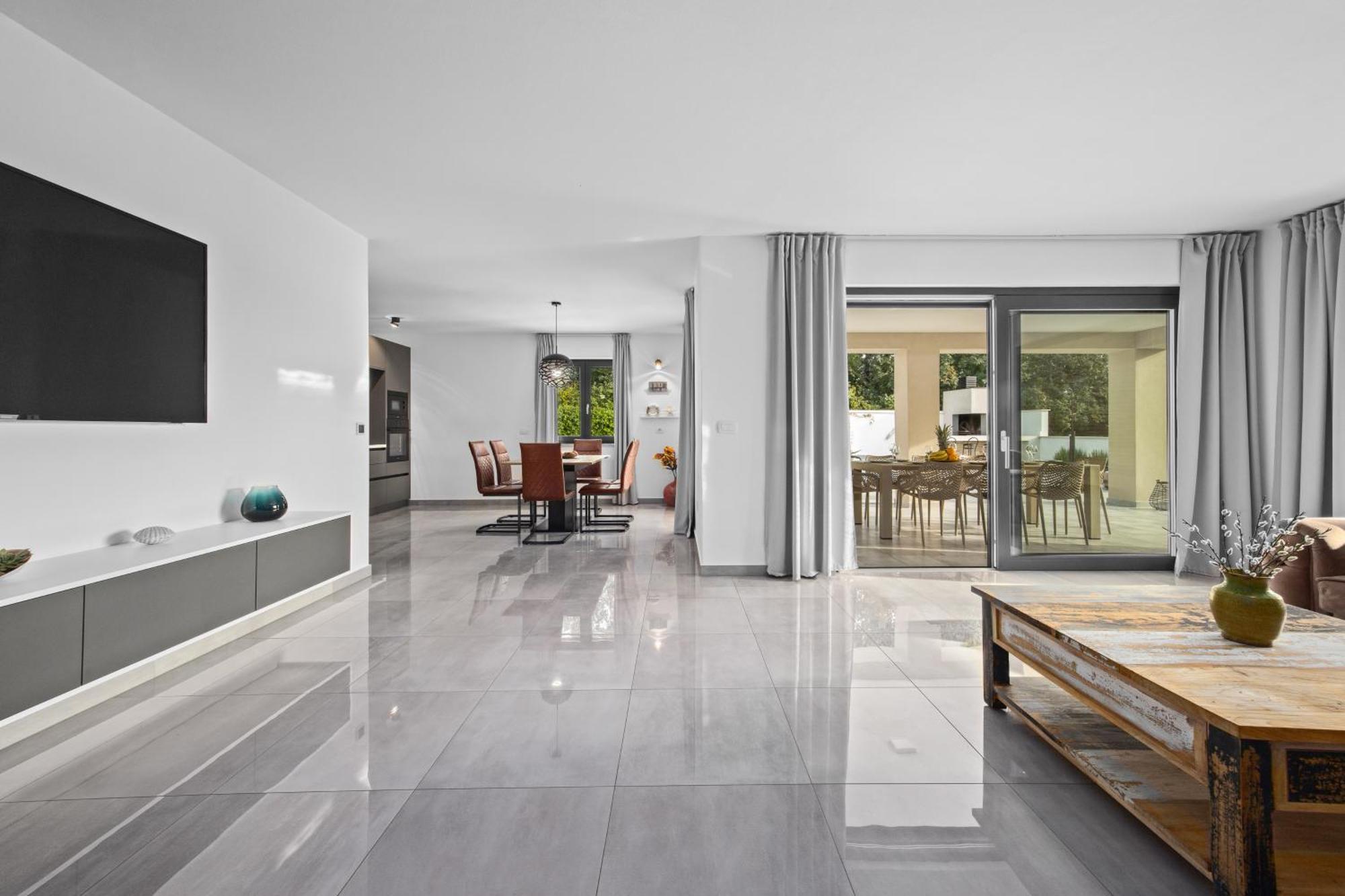 Special Offer! New Luxury Apartment With Pool, Fitness, Outdoor Bar&Grill Buje Eksteriør bilde