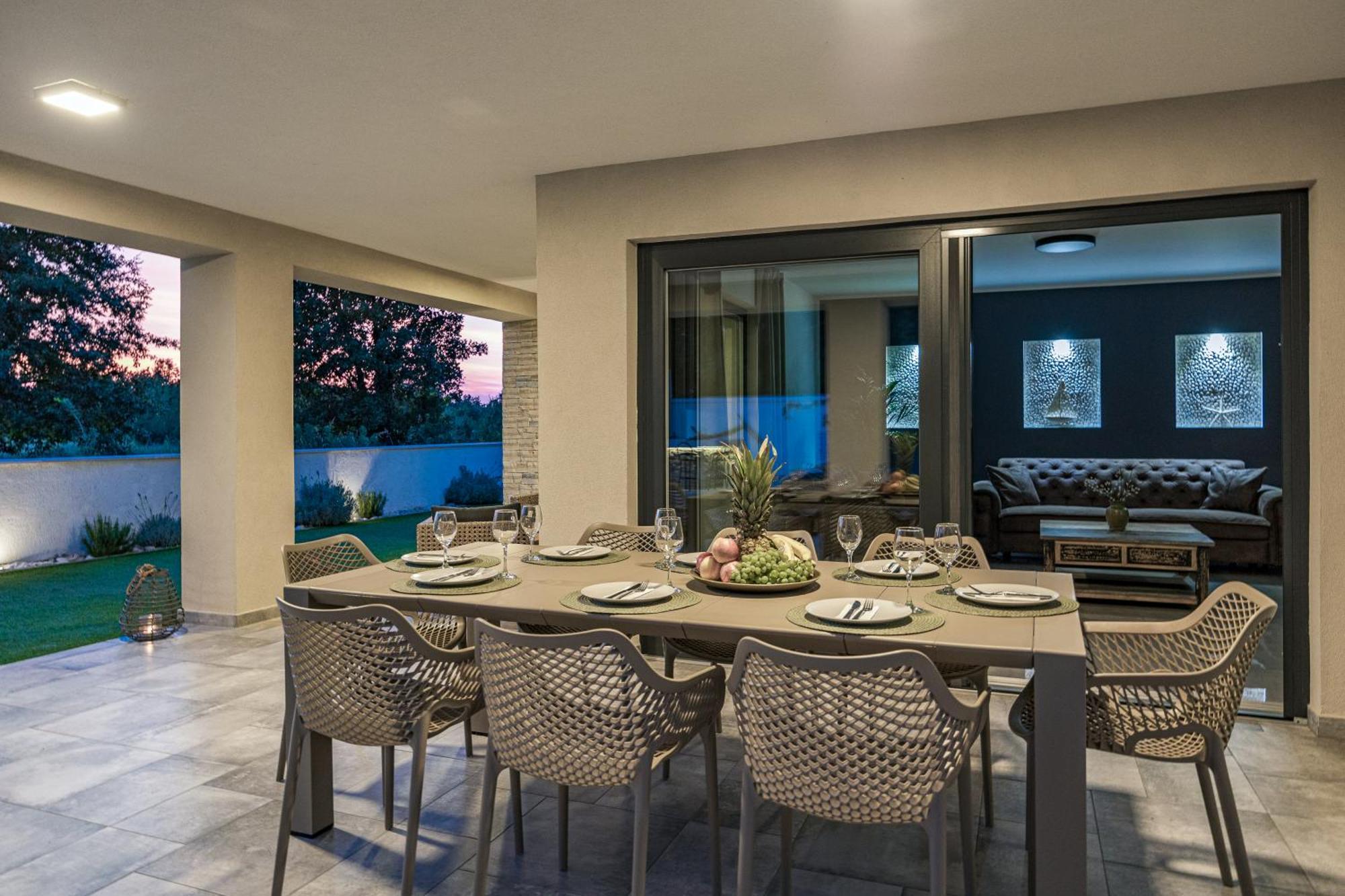 Special Offer! New Luxury Apartment With Pool, Fitness, Outdoor Bar&Grill Buje Eksteriør bilde