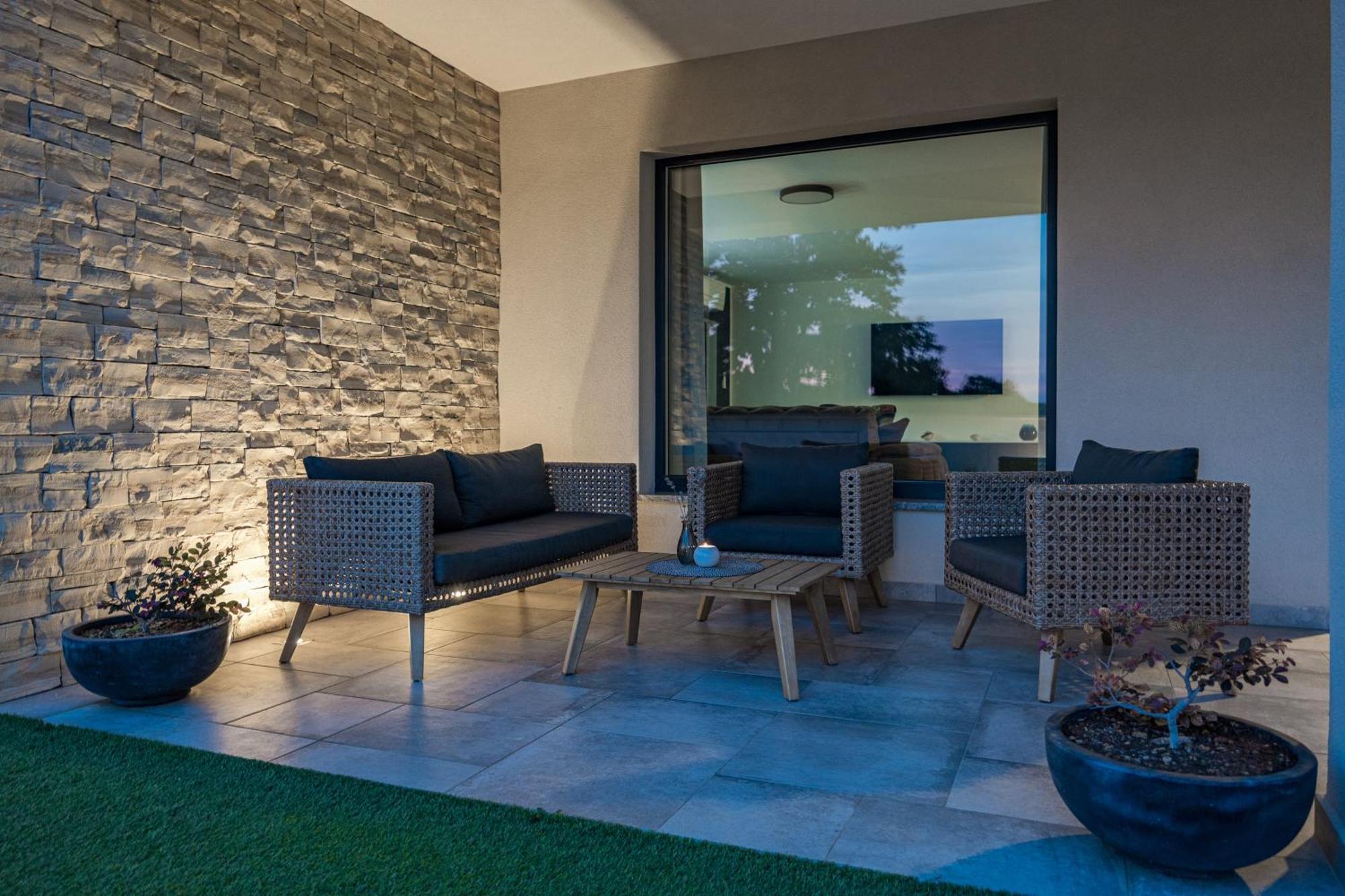 Special Offer! New Luxury Apartment With Pool, Fitness, Outdoor Bar&Grill Buje Eksteriør bilde