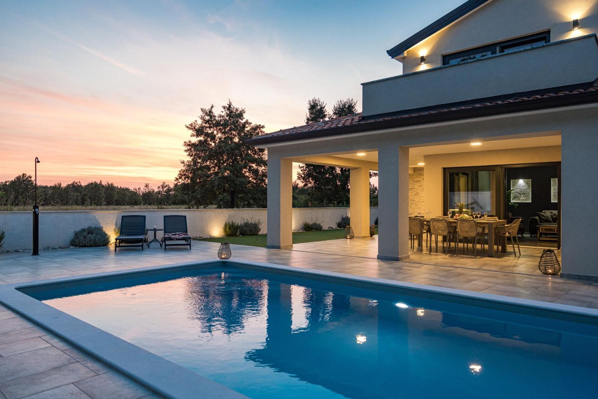 Special Offer! New Luxury Apartment With Pool, Fitness, Outdoor Bar&Grill Buje Eksteriør bilde