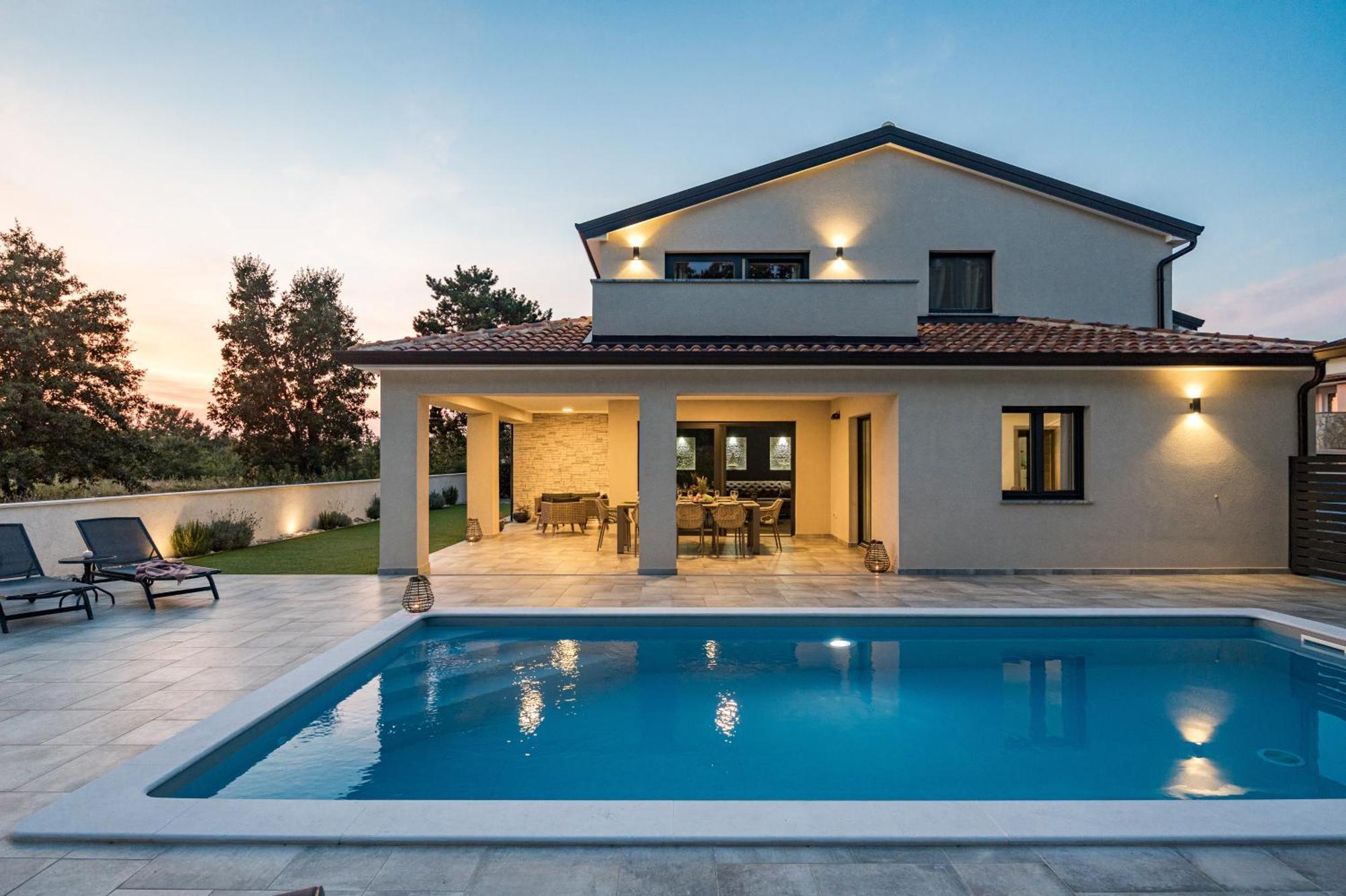 Special Offer! New Luxury Apartment With Pool, Fitness, Outdoor Bar&Grill Buje Eksteriør bilde