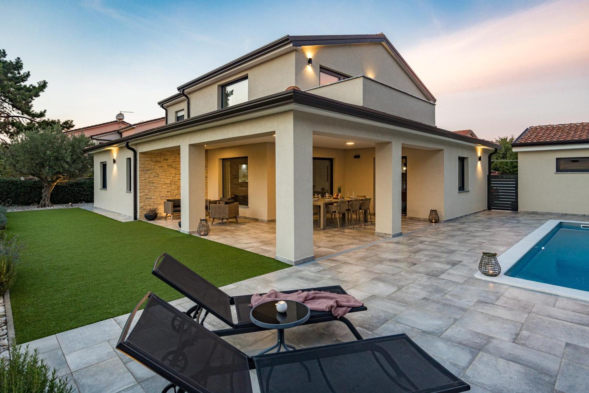 Special Offer! New Luxury Apartment With Pool, Fitness, Outdoor Bar&Grill Buje Eksteriør bilde
