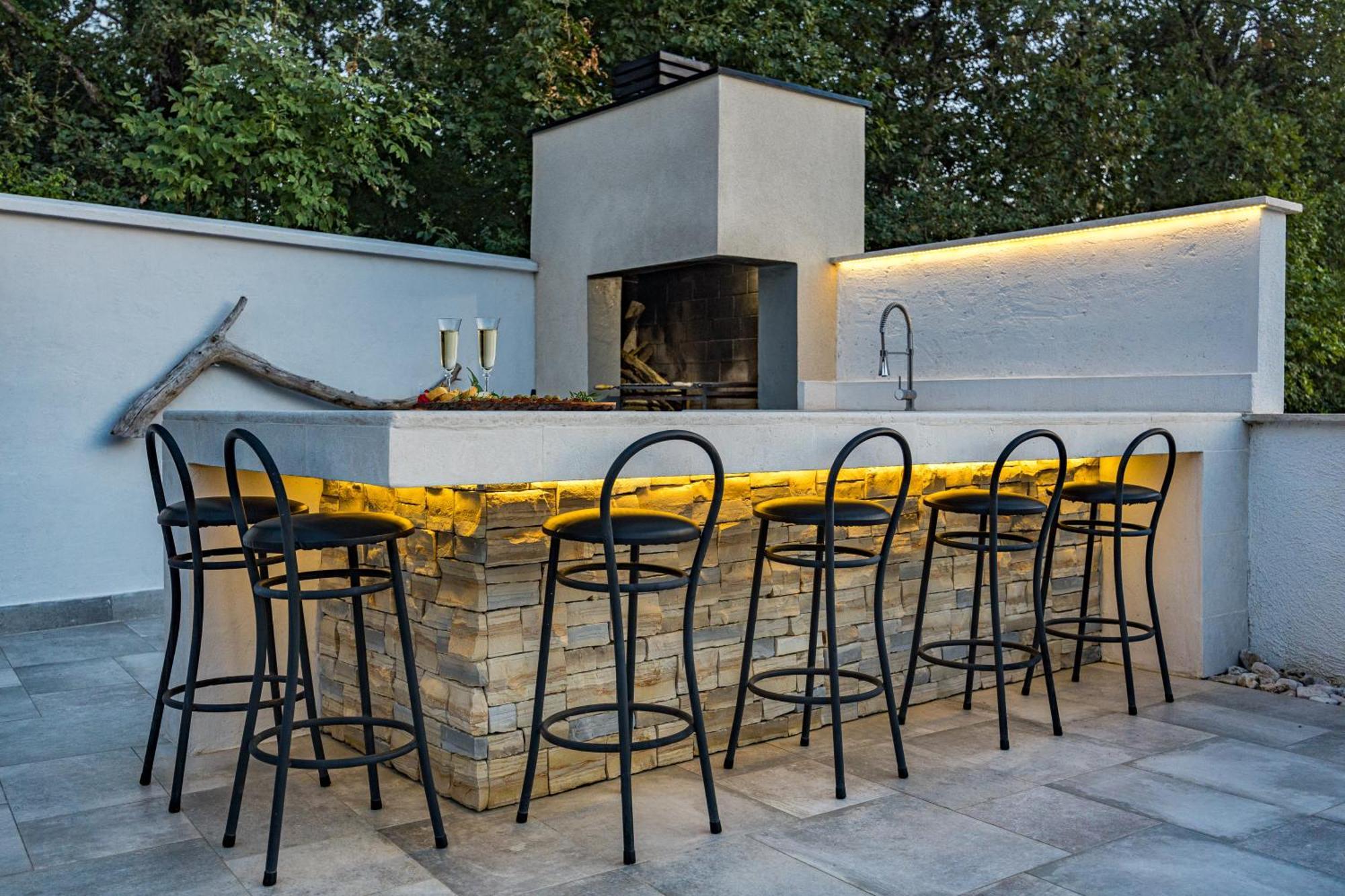 Special Offer! New Luxury Apartment With Pool, Fitness, Outdoor Bar&Grill Buje Eksteriør bilde