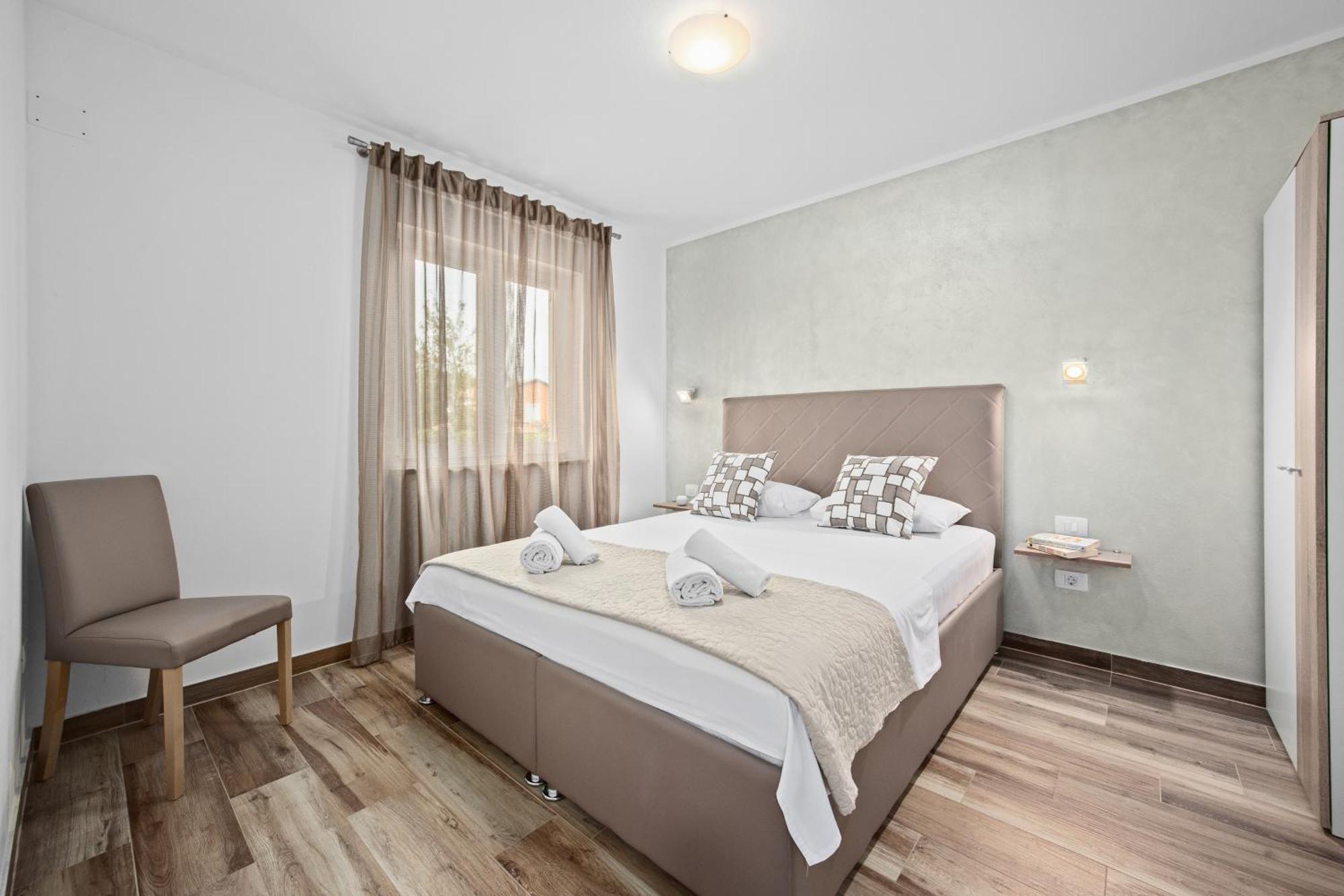 Special Offer! New Luxury Apartment With Pool, Fitness, Outdoor Bar&Grill Buje Eksteriør bilde