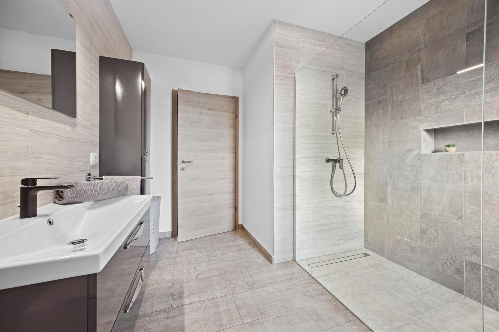 Special Offer! New Luxury Apartment With Pool, Fitness, Outdoor Bar&Grill Buje Eksteriør bilde