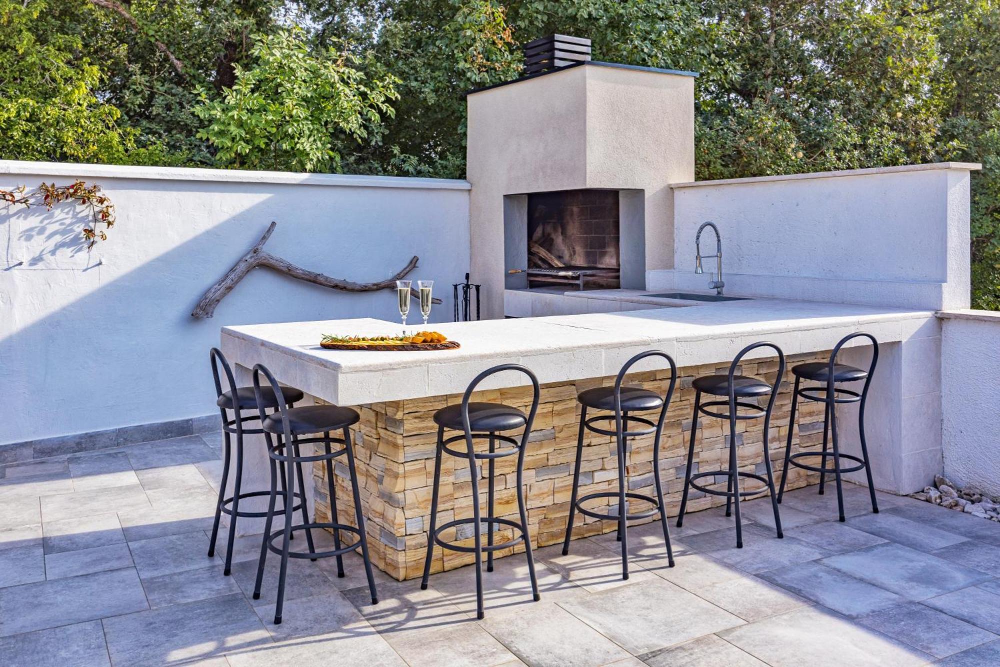 Special Offer! New Luxury Apartment With Pool, Fitness, Outdoor Bar&Grill Buje Eksteriør bilde
