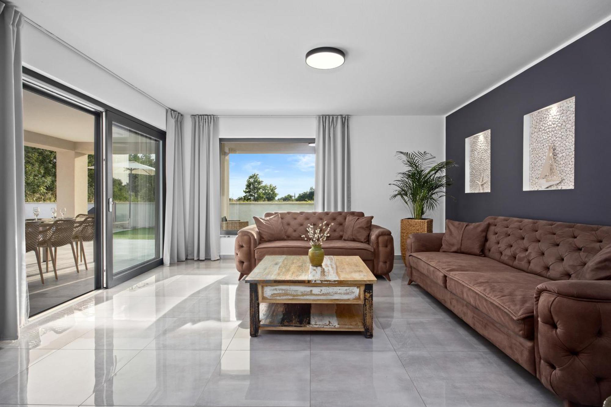 Special Offer! New Luxury Apartment With Pool, Fitness, Outdoor Bar&Grill Buje Eksteriør bilde