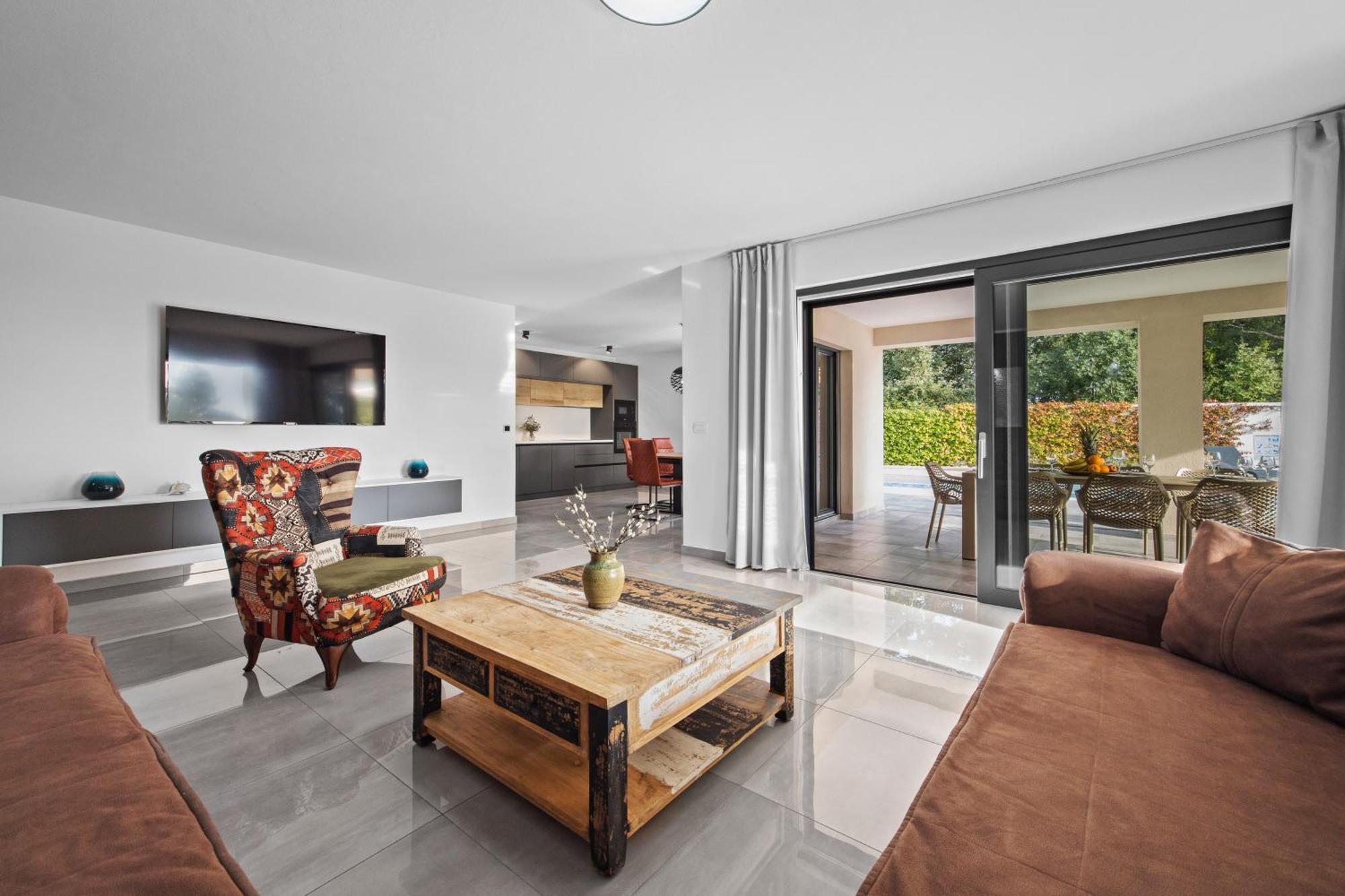 Special Offer! New Luxury Apartment With Pool, Fitness, Outdoor Bar&Grill Buje Eksteriør bilde