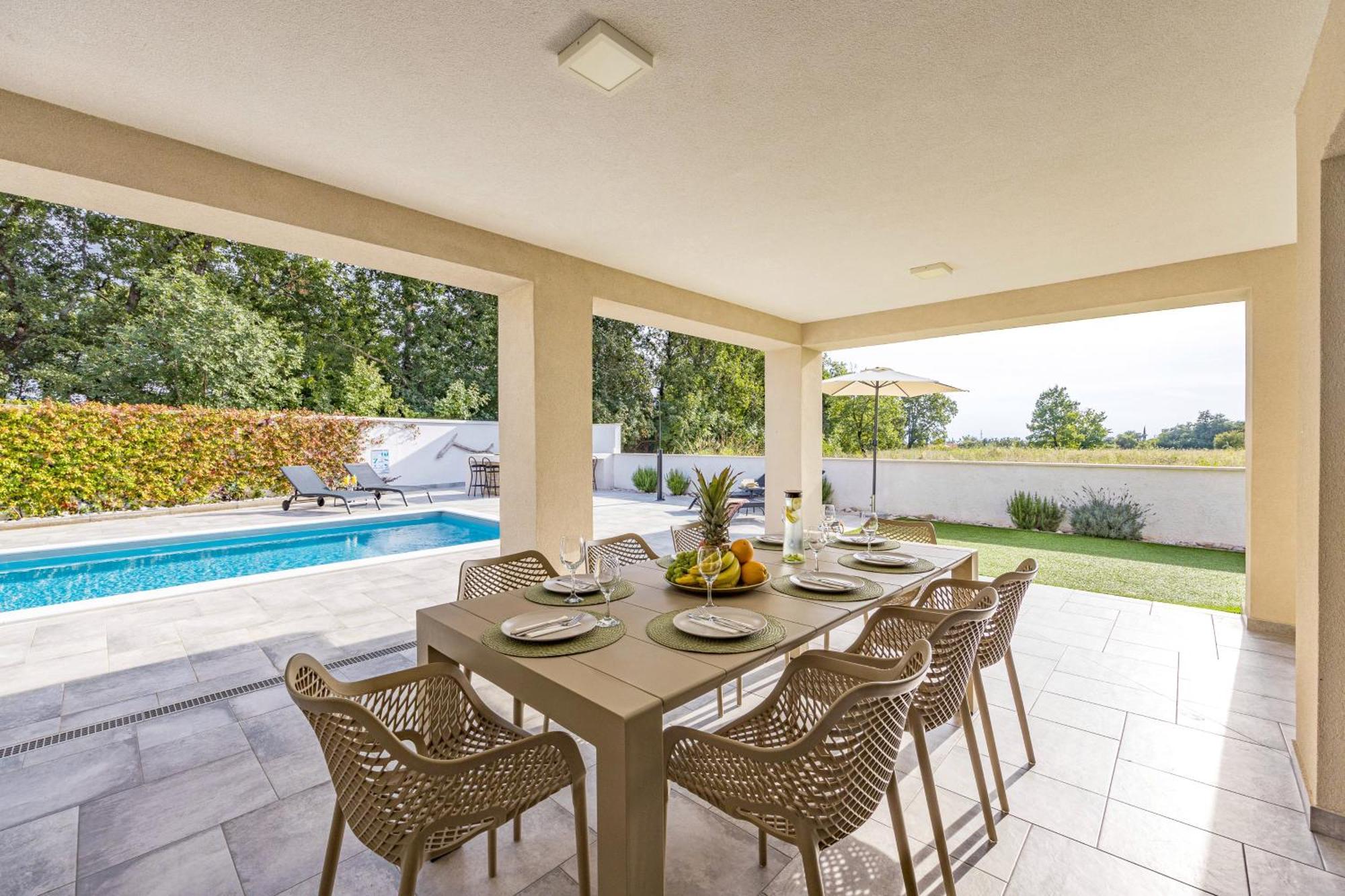 Special Offer! New Luxury Apartment With Pool, Fitness, Outdoor Bar&Grill Buje Eksteriør bilde