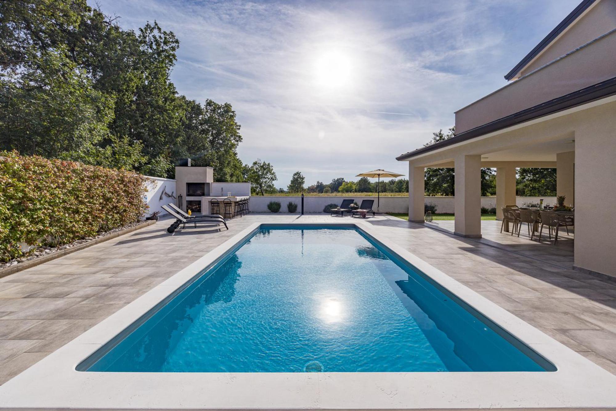 Special Offer! New Luxury Apartment With Pool, Fitness, Outdoor Bar&Grill Buje Eksteriør bilde